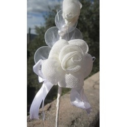 Rose blanche en tissu avec...